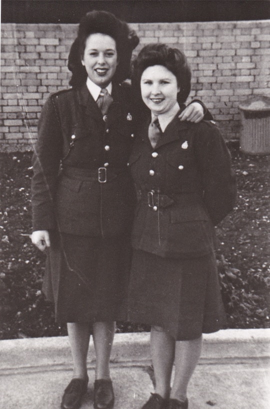 1945 vintage fashion photo