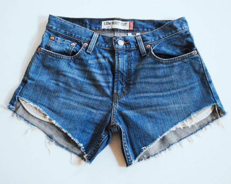 Fun Thrift Shopping Ideas For Your Next Beach Get-Away Fun Thrift Shopping Ideas For Your Next Beach Get-Away