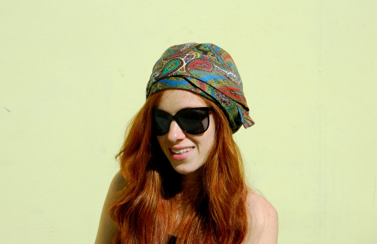 1920s vintage turban styled with sunglasses on fashion blogger wore out