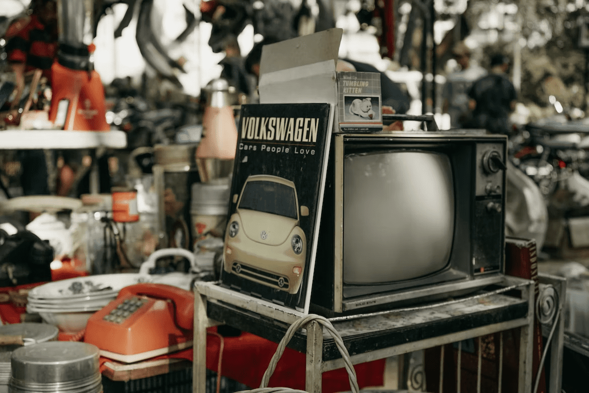 Should You Launch an Online Thrift Store or Try To Start a Retail One?